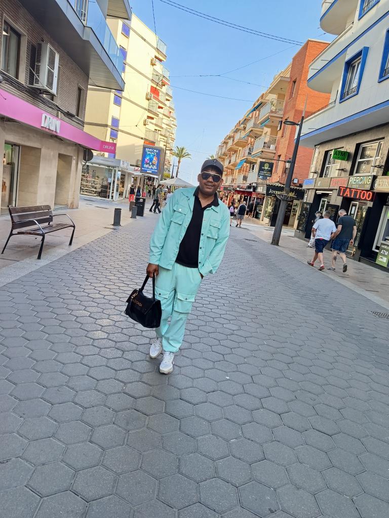 624588659: Chica busca chico en Alicante