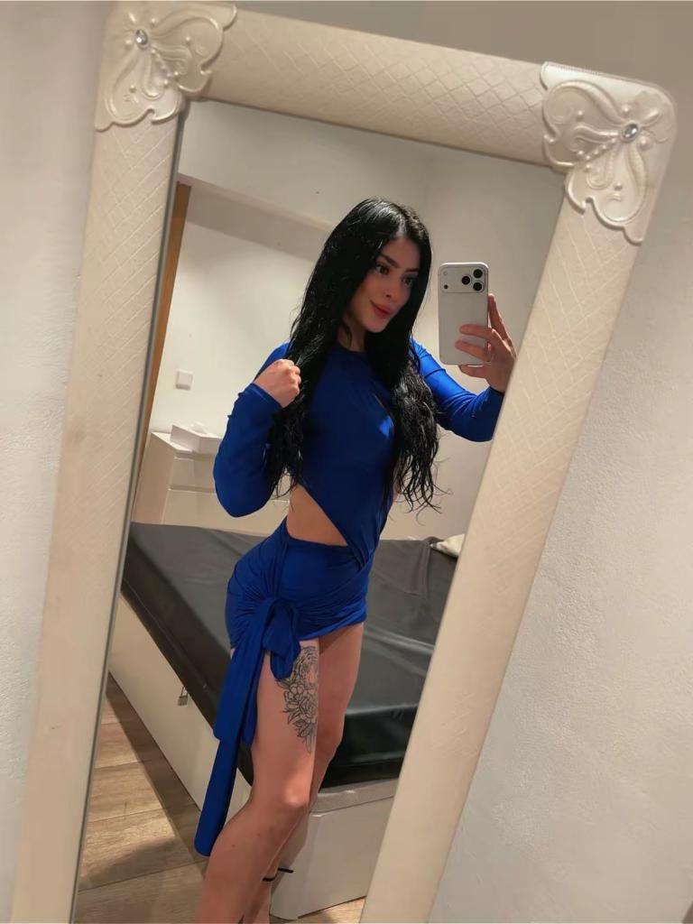 607479662: Chica busca chico en Barcelona