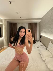 605194743: Chica busca chico en Madrid