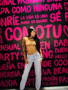 607010965: Chica busca chico en Barcelona