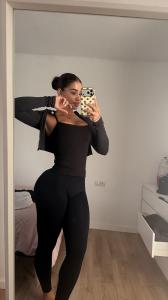 634382313: Chica busca chico en Barcelona