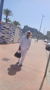 624588659: Chica busca chico en Alicante