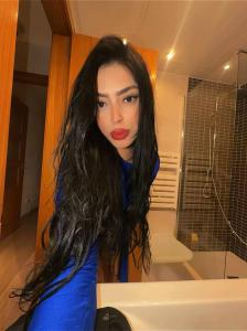 607479662: Chica busca chico en Barcelona
