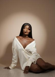 671134267: Chica busca chico en Sevilla
