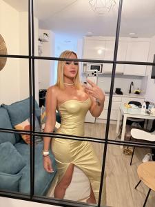 671134267: Chica busca chico en Sevilla