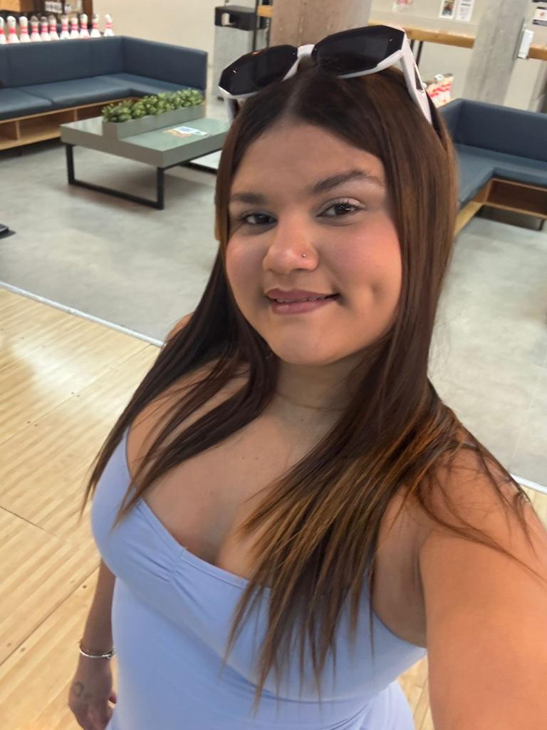 614847643: Chica busca chico en Sevilla