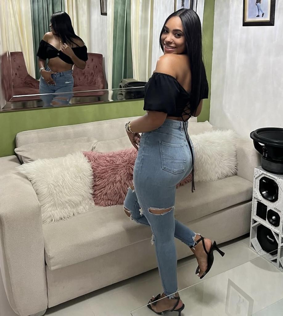 604143728: Chica busca chico en La Coruña