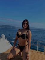 633183087: Chica busca chico en La Coruña