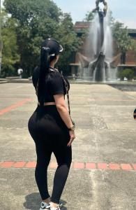 614625235: Chica busca chico en Barcelona