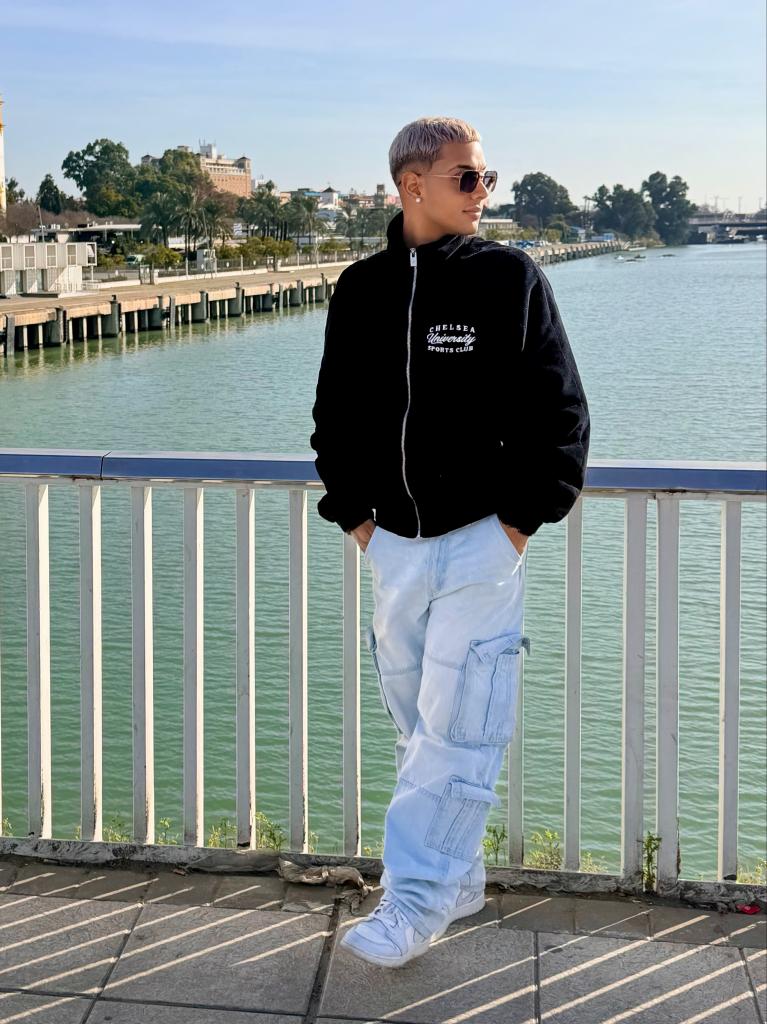 643695984: Chico busca chica en Cádiz