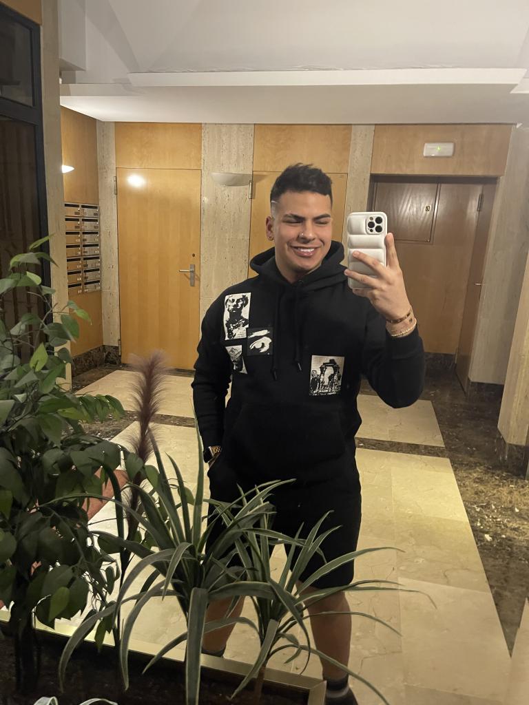 722566319: Chico busca chica en Pontevedra