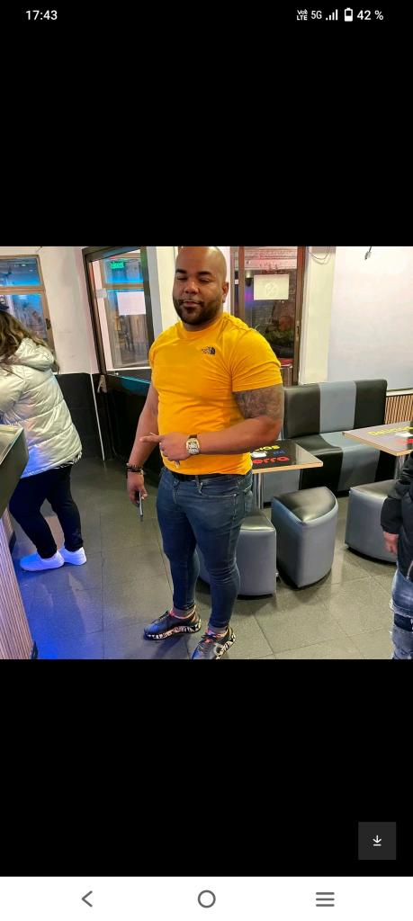 Chico busca chica en León: 