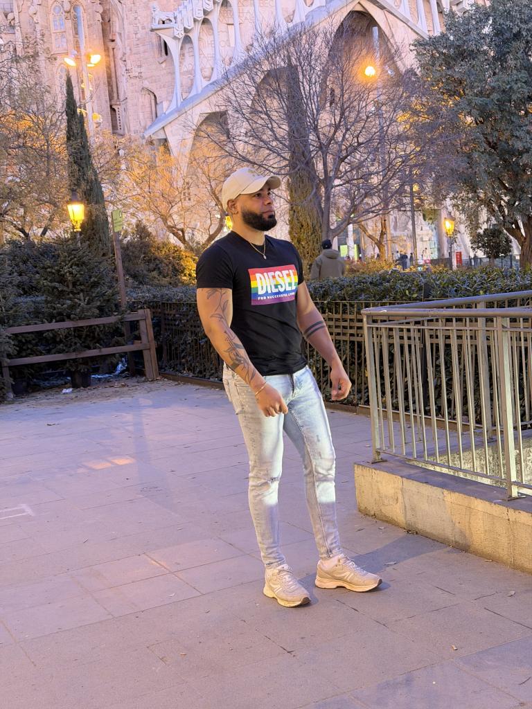 Chico busca chica en Sevilla: 