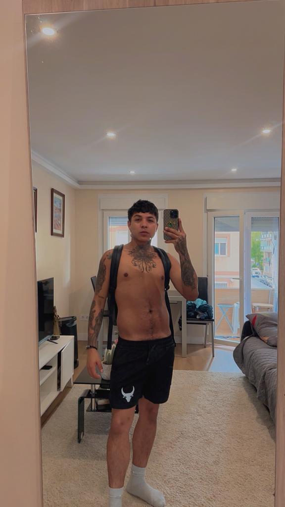 692540858: Chico busca chica en Málaga