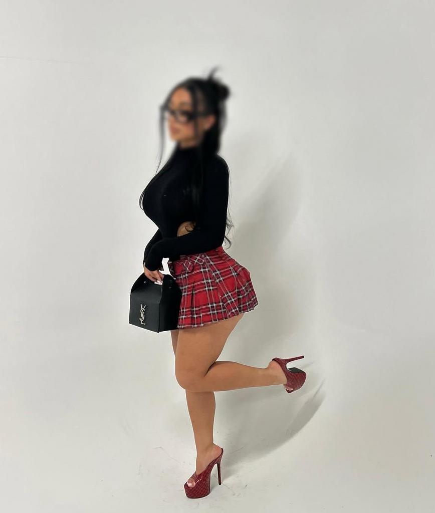 632969221: Chica busca chico en Valencia