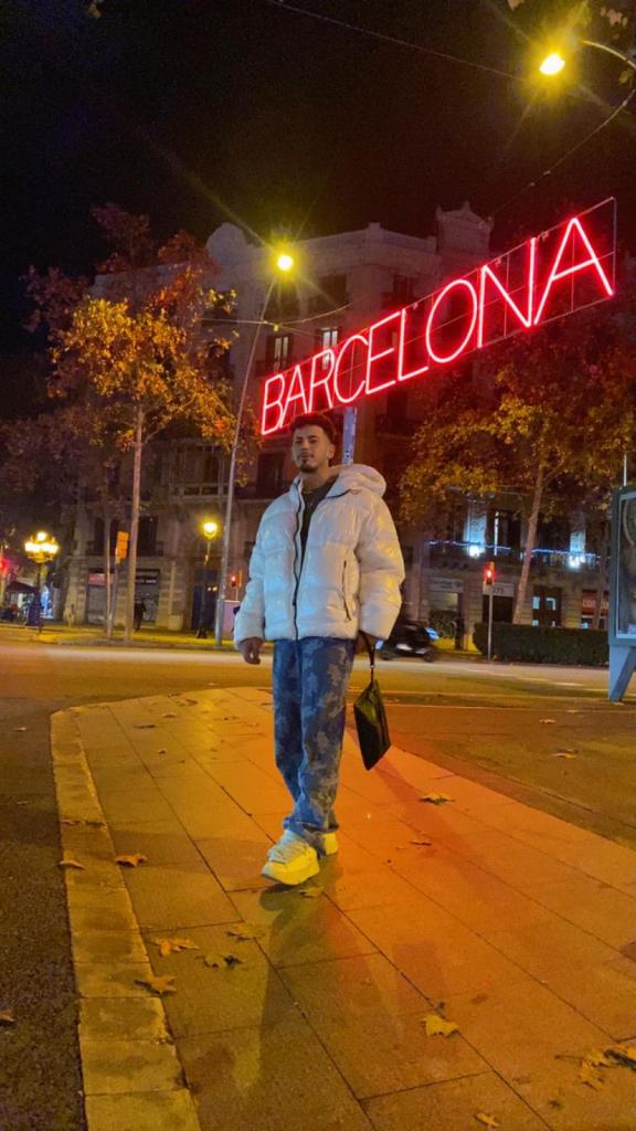 614559719: Chico busca chica en Barcelona