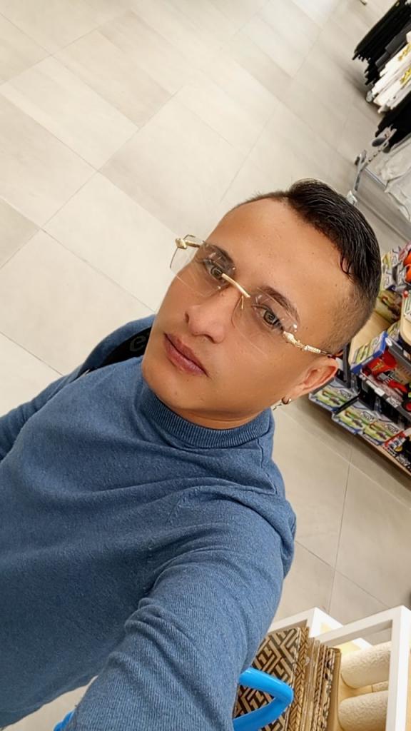 643492897: Chico busca chica en Valencia