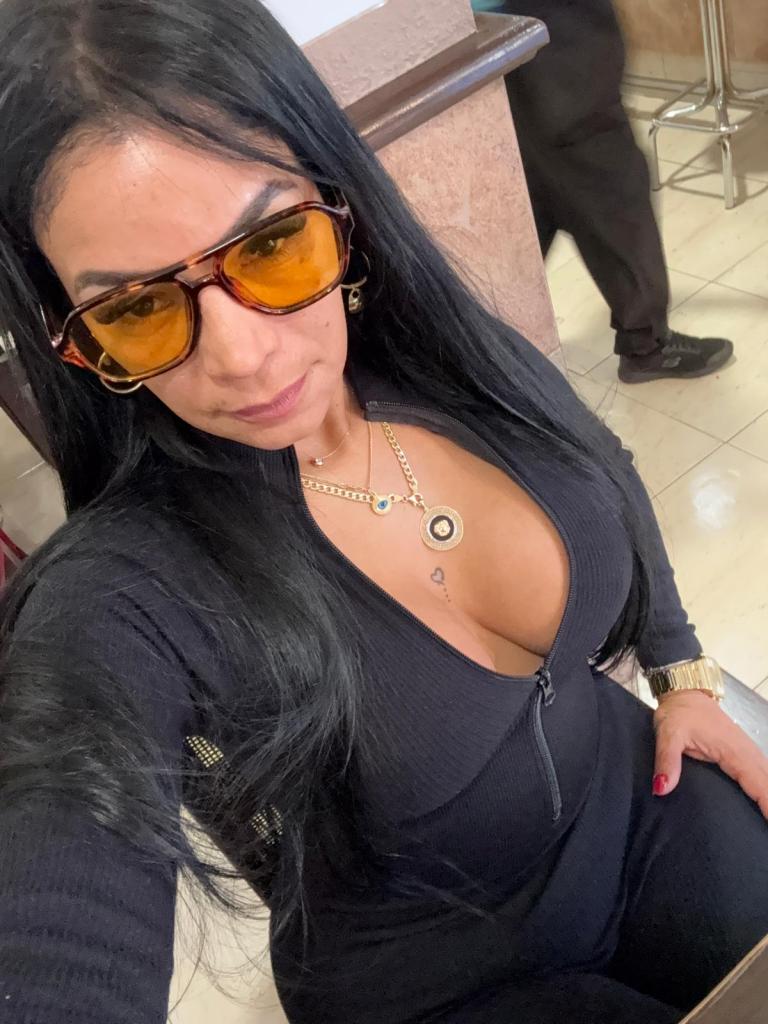 643773073: Chica busca chico en Tenerife