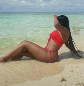 647078794: Chica busca chico en Barcelona