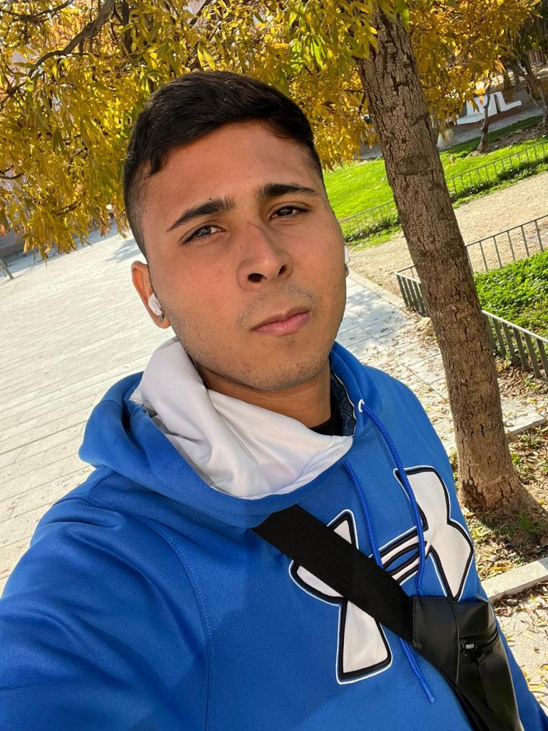 669961660: Chico busca chica en Madrid