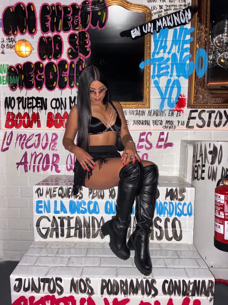 611261028: Chica busca chico en La Coruña