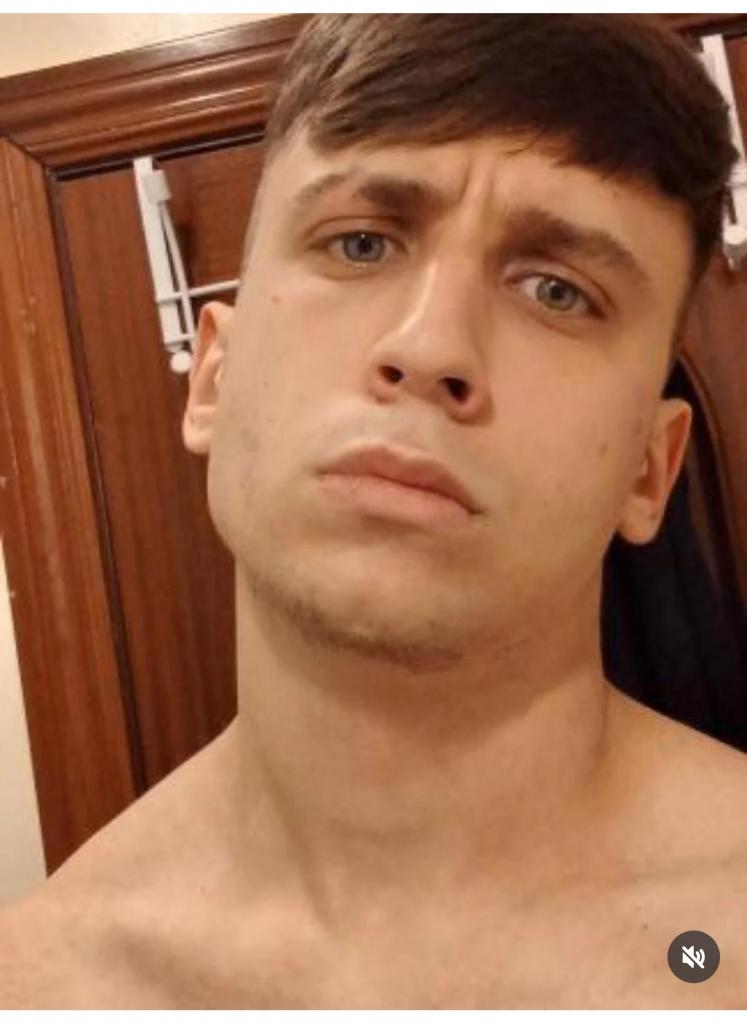 695613321: Chico busca chica en Barcelona