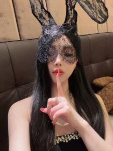 613823958: Chica busca chico en Barcelona