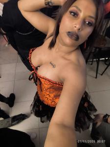 613863326: Chica busca chico en Barcelona