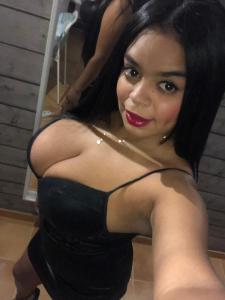 643084613: Chica busca chico en Barcelona