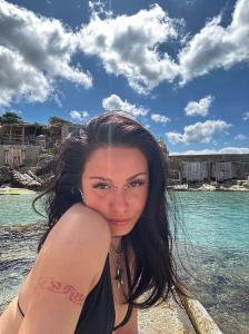 607264945: Chica busca chico en Ibiza