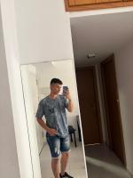 677652473: Chico busca chica en Sevilla