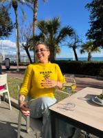 610935078: Chica busca chico en Málaga