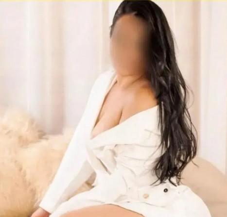 667877738: Chica busca chico en Barcelona