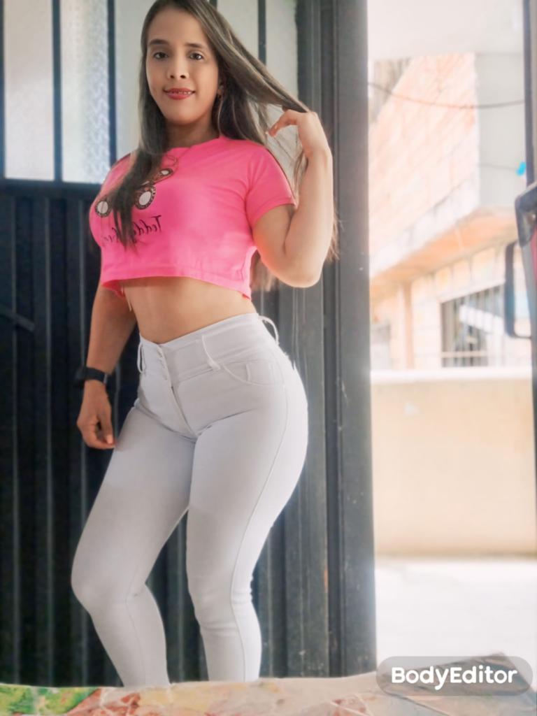 677728975: Chica busca chico en Madrid