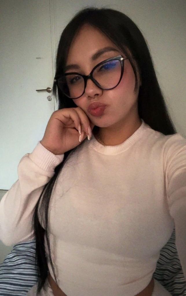 631393571: Chica busca chico en La Coruña