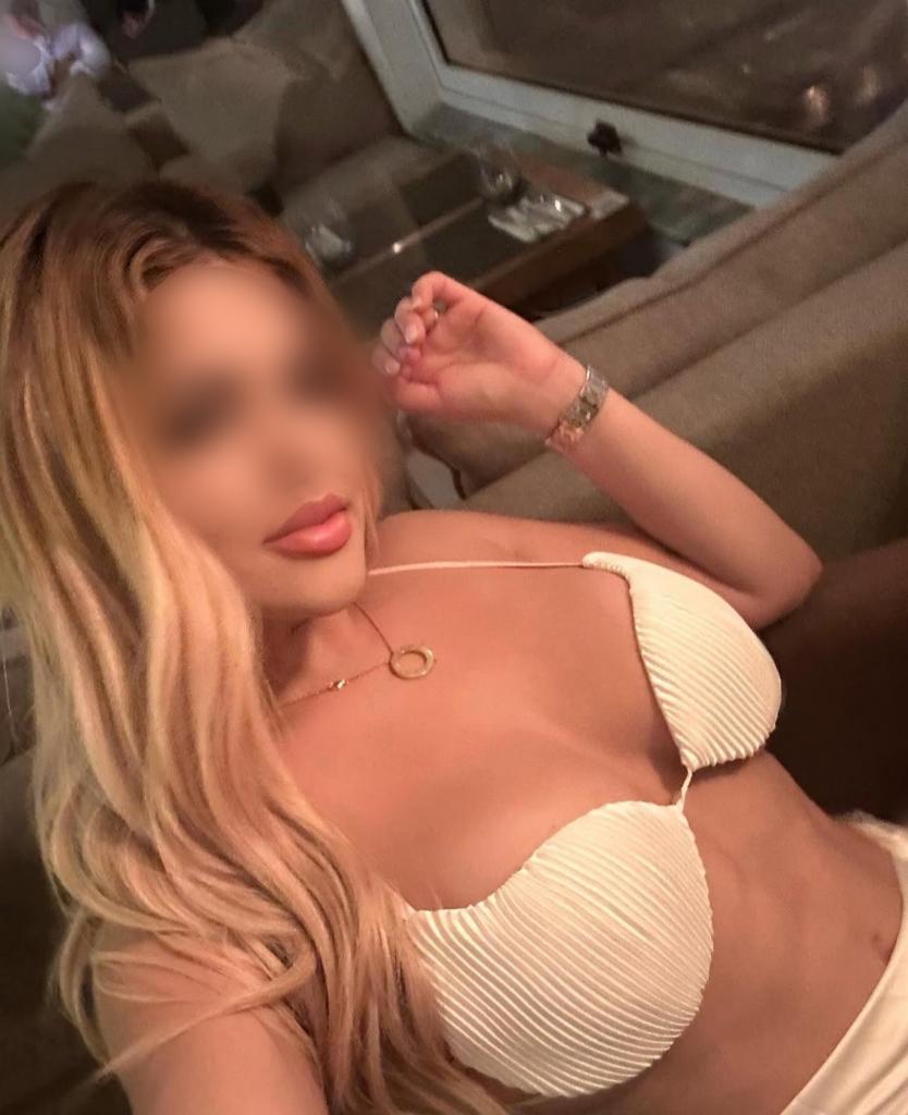 613805340: Chica busca chico en Barcelona