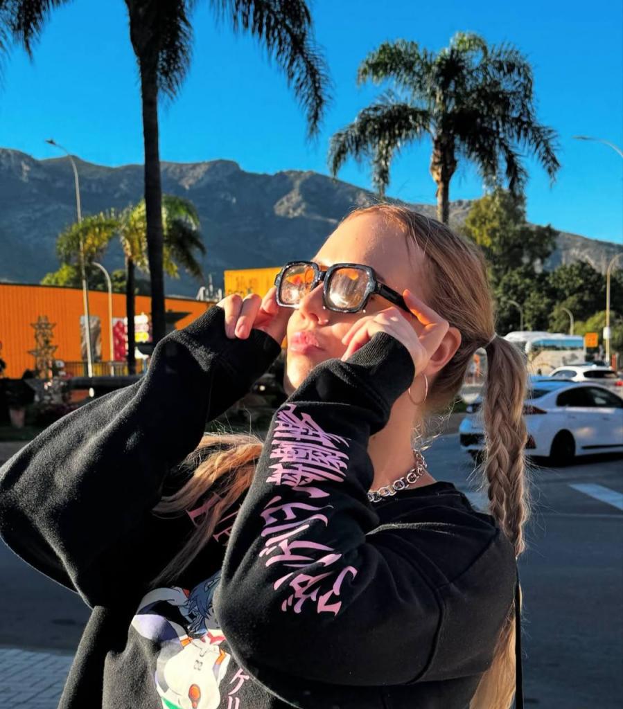 672961533: Chica busca chico en Málaga