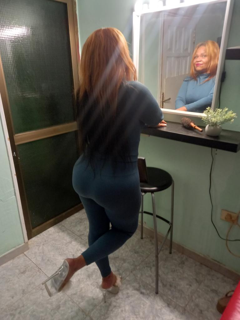 Chica busca chico en Tenerife: 