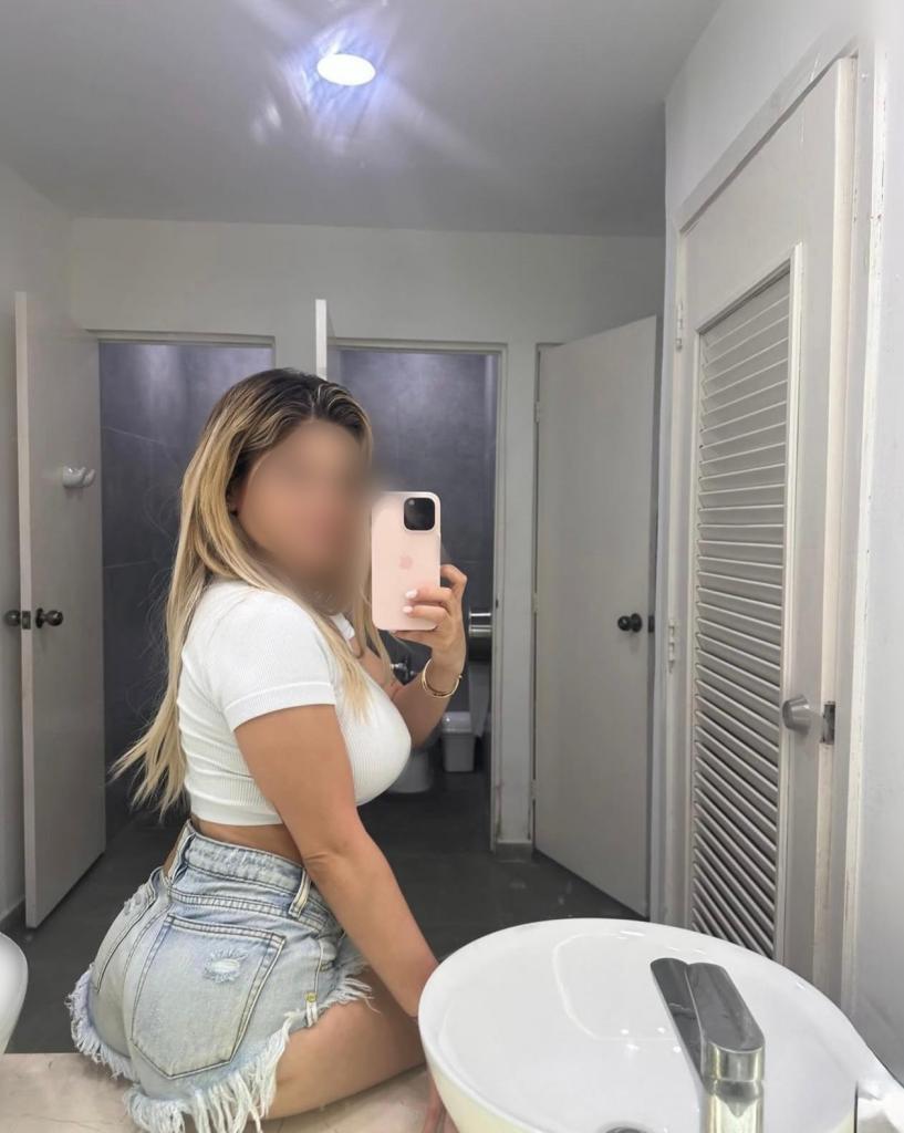 613805340: Chica busca chico en Barcelona