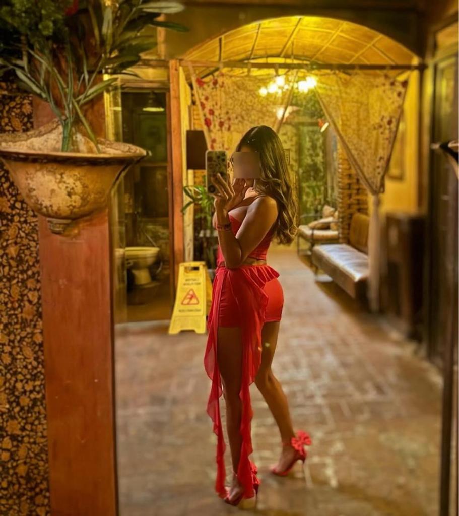 Chica busca chico en Alicante: Chica busca chico