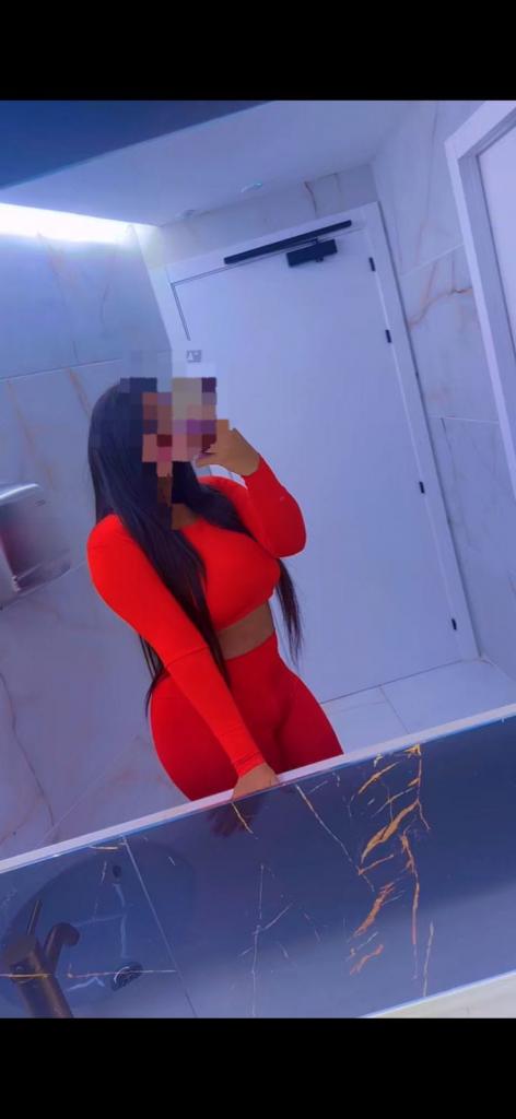 678807377: Chica busca chico en Barcelona