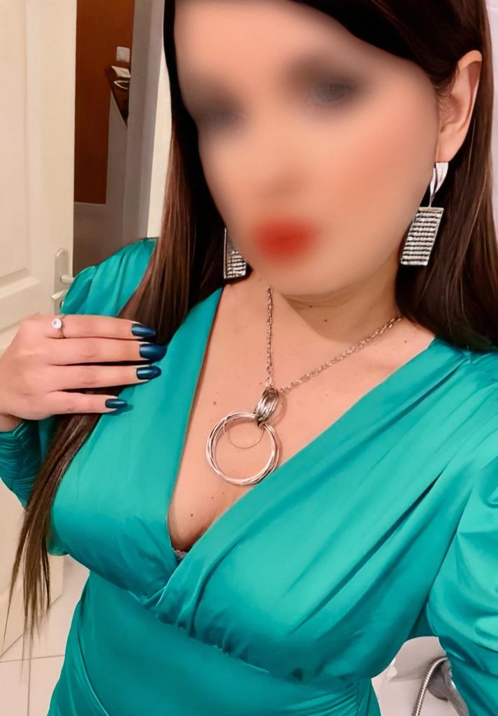 610145281: Chica busca chico en La Coruña