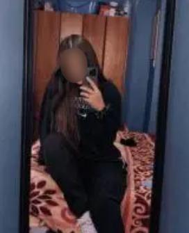 617803841: Chica busca chico en Sevilla