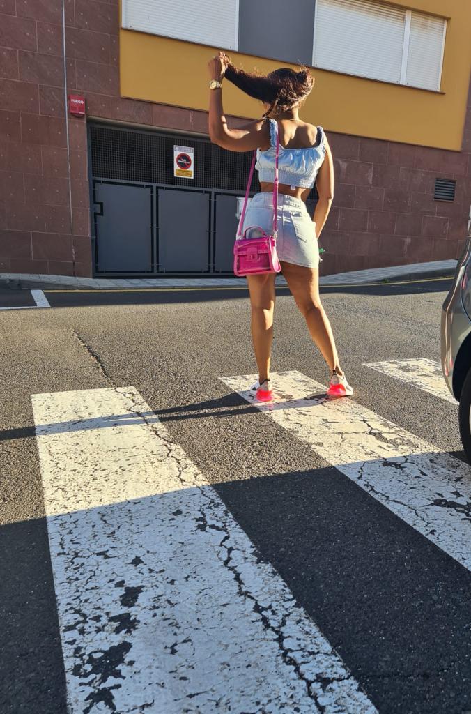 Chica busca chico en Tenerife: 