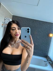 672507132: Chica busca chico en Barcelona