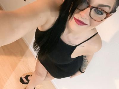 643037564: Chica busca chico en Madrid