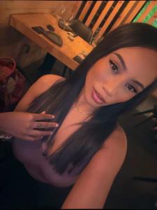 604297236: Chica busca chico en Sevilla