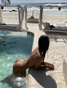 642918939: Chica busca chico en Madrid