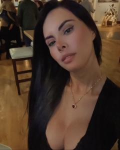 613290764: Chica busca chico en La Coruña