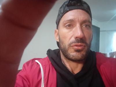 614629721: Chico busca chica en Valencia